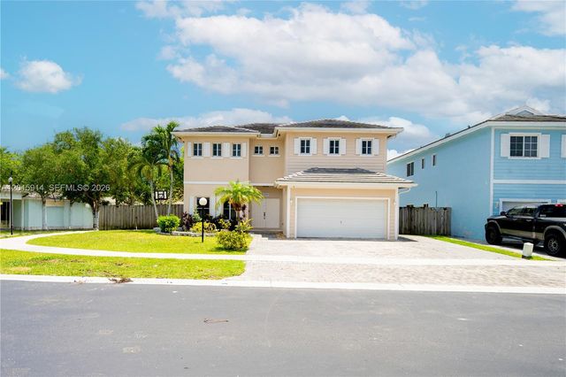2890 NE 4th St, Homestead, FL 33033