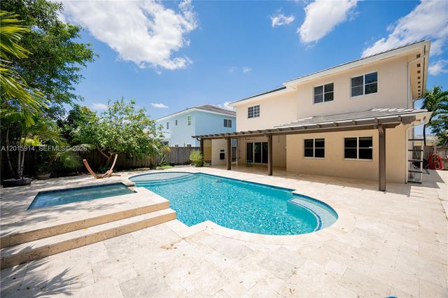 2890 NE 4th St, Homestead, FL 33033