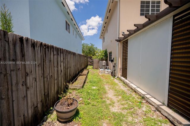 2890 NE 4th St, Homestead, FL 33033