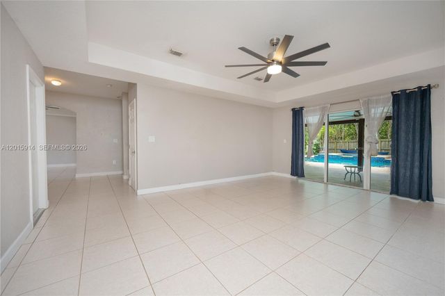 2890 NE 4th St, Homestead, FL 33033