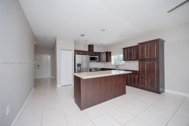 2890 NE 4th St, Homestead, FL 33033