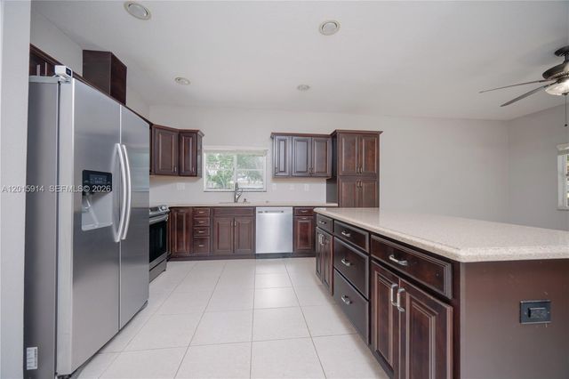 2890 NE 4th St, Homestead, FL 33033