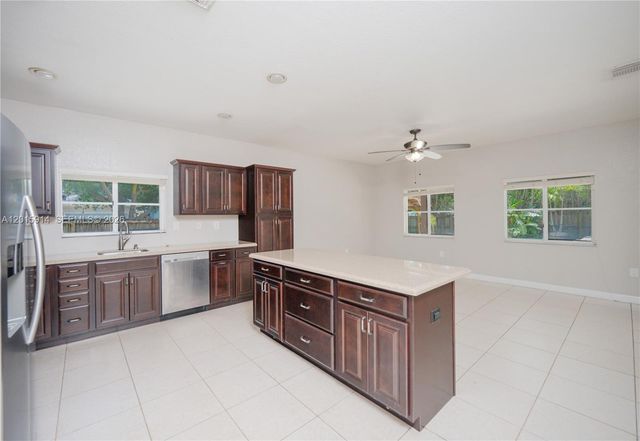 2890 NE 4th St, Homestead, FL 33033