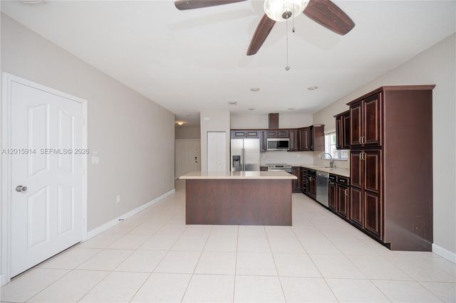 2890 NE 4th St, Homestead, FL 33033