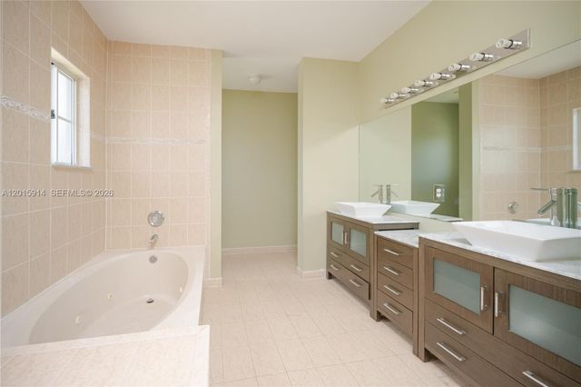 2890 NE 4th St, Homestead, FL 33033