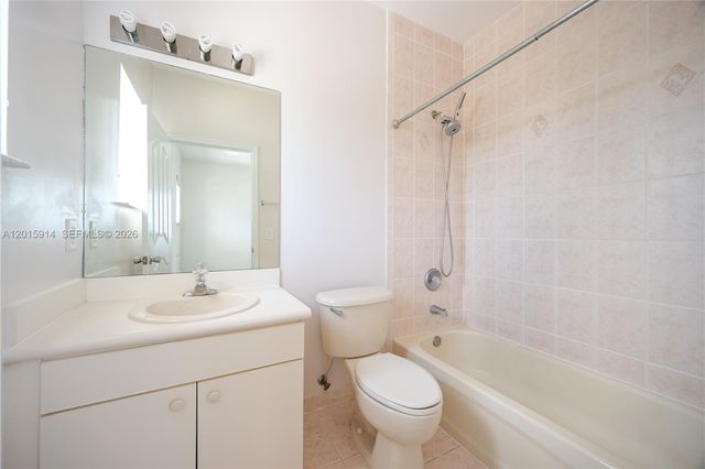 2890 NE 4th St, Homestead, FL 33033