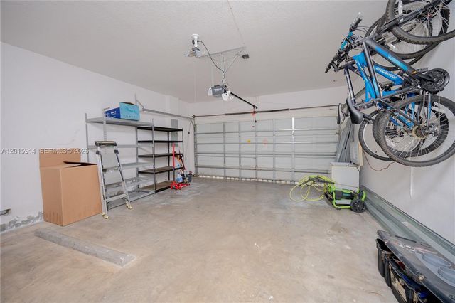 2890 NE 4th St, Homestead, FL 33033