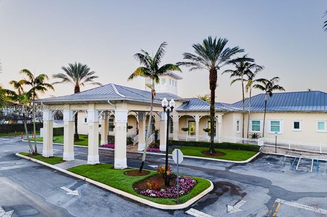 2890 NE 4th St, Homestead, FL 33033