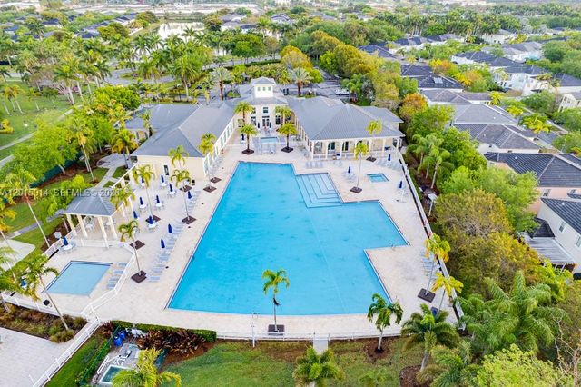 2890 NE 4th St, Homestead, FL 33033