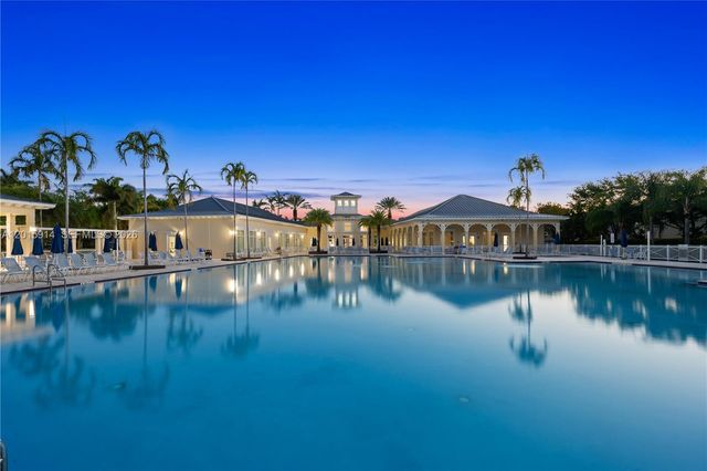 2890 NE 4th St, Homestead, FL 33033