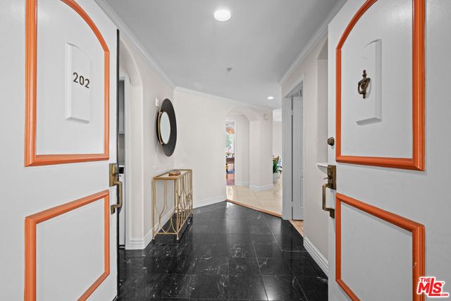 7218 Hillside Avenue 202, Los Angeles, CA 90046