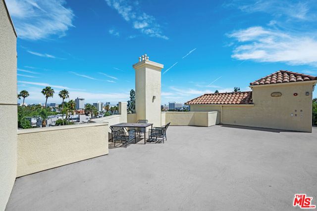 7218 Hillside Avenue 202, Los Angeles, CA 90046