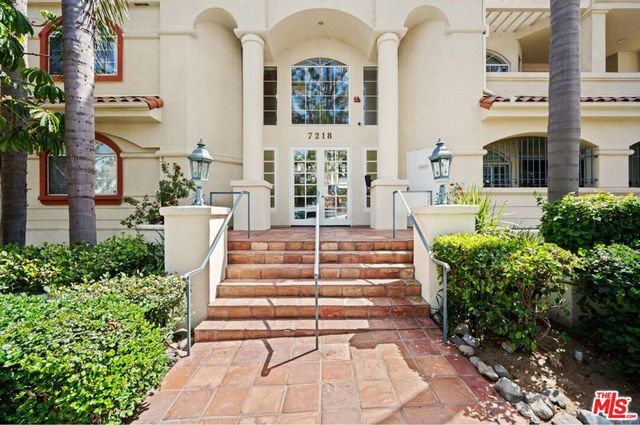 7218 Hillside Avenue 202, Los Angeles, CA 90046