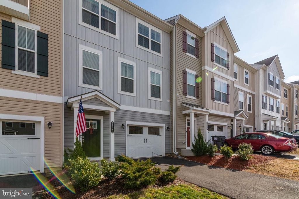 1428 HUDGINS FARM CIR, Fredericksburg, VA 22408