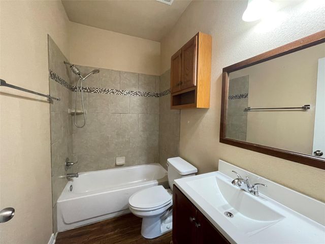 1375 Loop 332 ST B, Liberty Hill, TX 78642