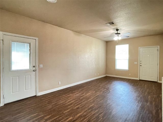 1375 Loop 332 ST B, Liberty Hill, TX 78642