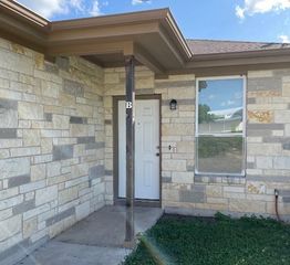 1375 Loop 332 ST B, Liberty Hill, TX 78642