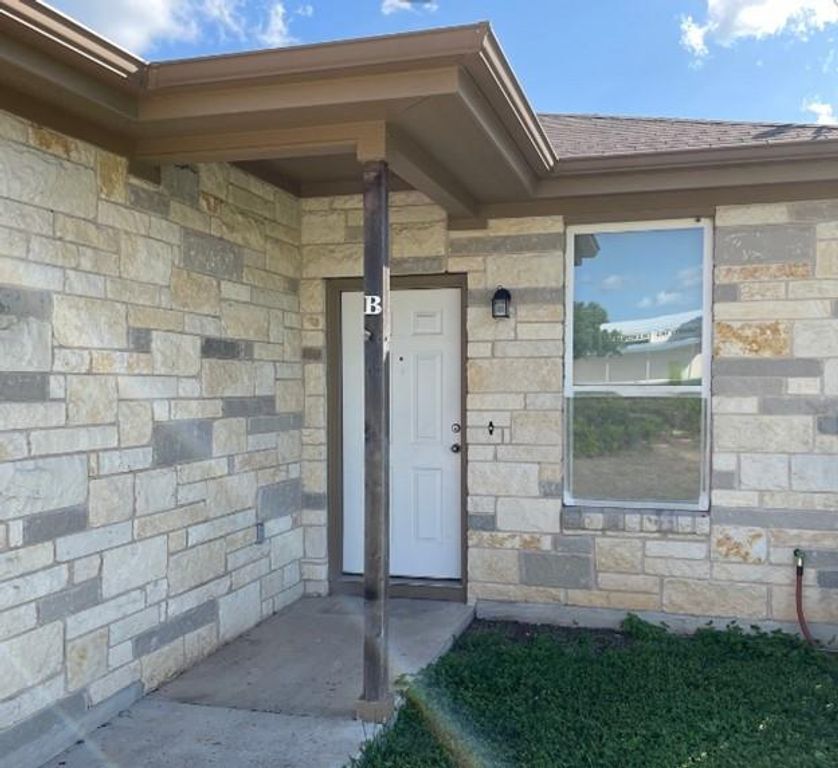 1375 Loop 332 ST B, Liberty Hill, TX 78642