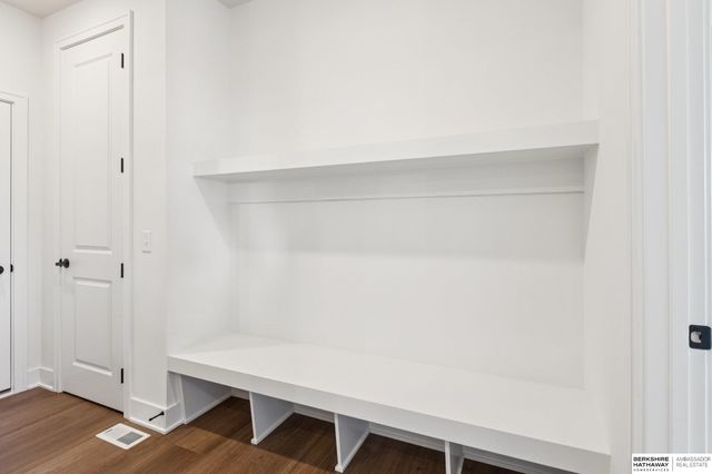 6119 S 215th Circle, Elkhorn, NE 68022