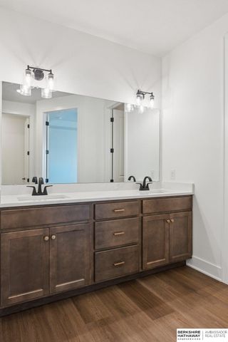 6119 S 215th Circle, Elkhorn, NE 68022