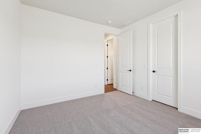 6119 S 215th Circle, Elkhorn, NE 68022