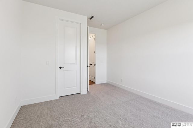 6119 S 215th Circle, Elkhorn, NE 68022