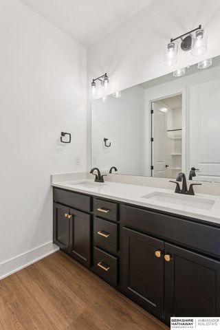 6119 S 215th Circle, Elkhorn, NE 68022