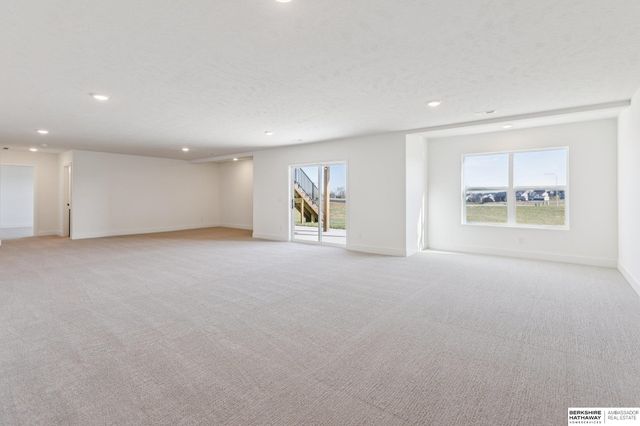 6119 S 215th Circle, Elkhorn, NE 68022