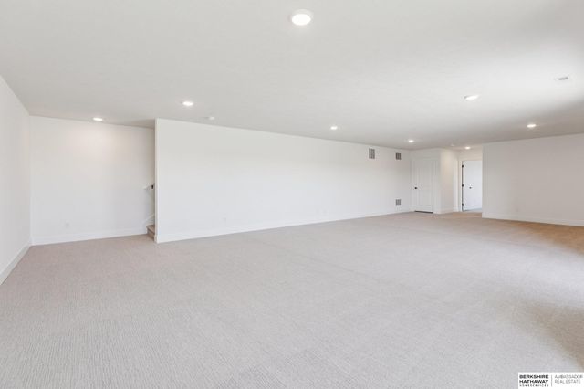 6119 S 215th Circle, Elkhorn, NE 68022