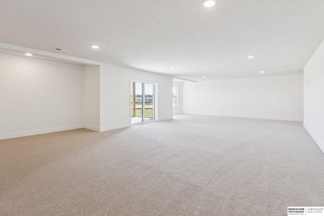 6119 S 215th Circle, Elkhorn, NE 68022