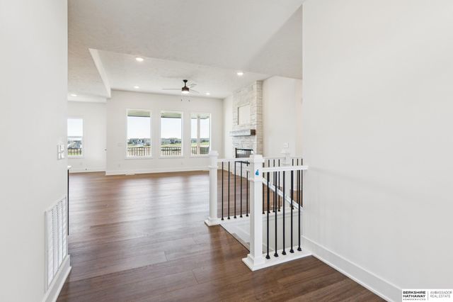 6119 S 215th Circle, Elkhorn, NE 68022