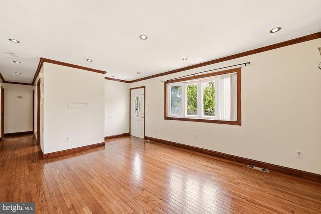 5122 NAVAHOE ST, College Park, MD 20740