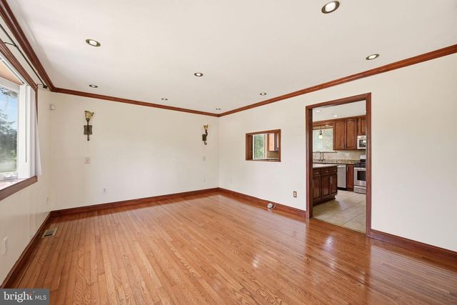 5122 NAVAHOE ST, College Park, MD 20740