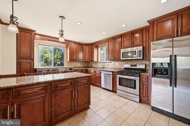 5122 NAVAHOE ST, College Park, MD 20740