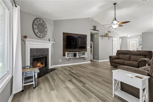 6253 Glen Port Circle, Flowery Branch, GA 30542