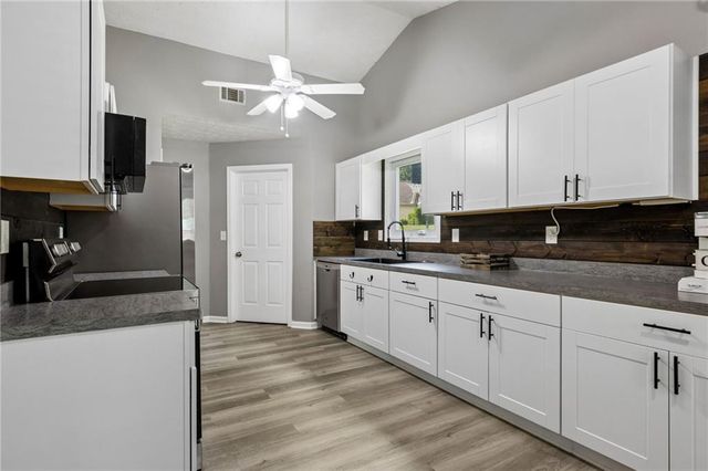 6253 Glen Port Circle, Flowery Branch, GA 30542