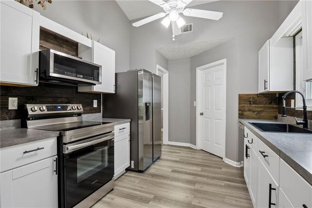 6253 Glen Port Circle, Flowery Branch, GA 30542