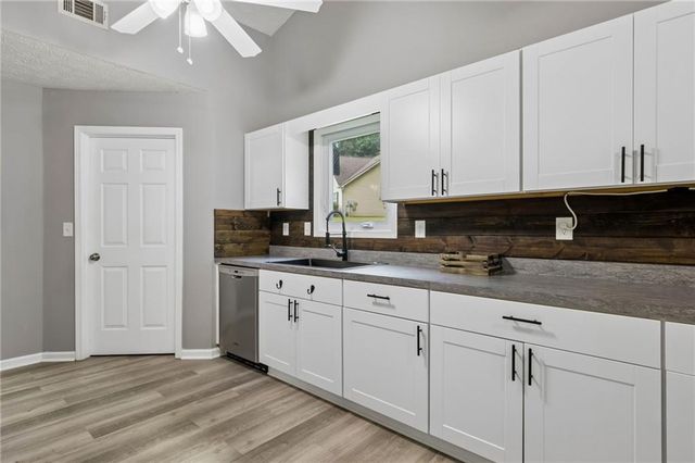6253 Glen Port Circle, Flowery Branch, GA 30542