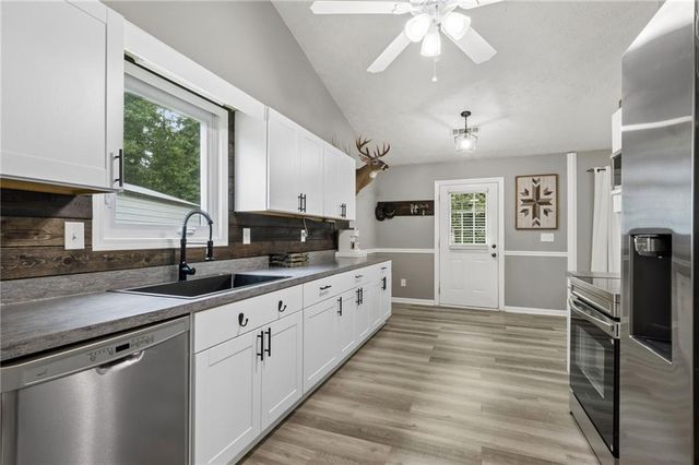 6253 Glen Port Circle, Flowery Branch, GA 30542