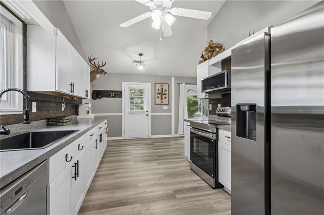6253 Glen Port Circle, Flowery Branch, GA 30542
