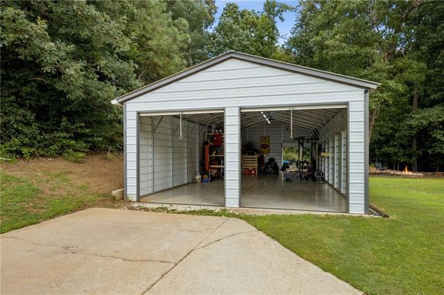 6253 Glen Port Circle, Flowery Branch, GA 30542