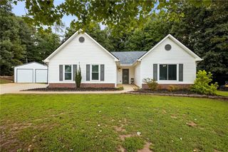 6253 Glen Port Circle, Flowery Branch, GA 30542
