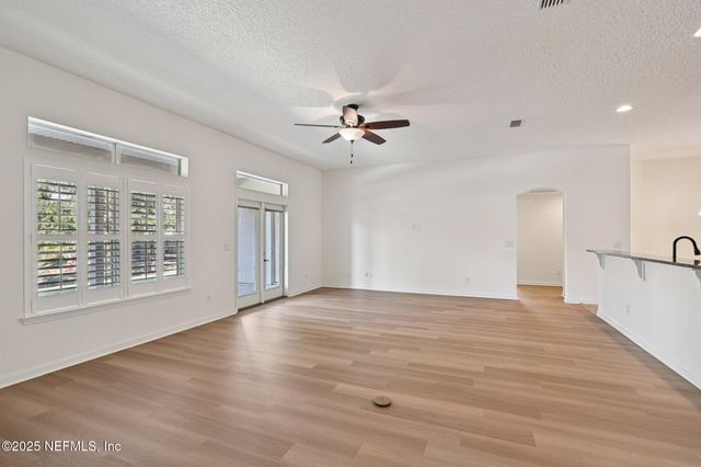 8268 AUTUMNWIND Drive, Jacksonville, FL 32218