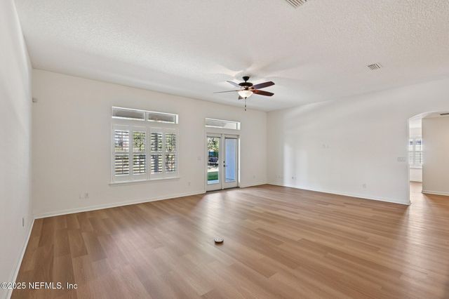 8268 AUTUMNWIND Drive, Jacksonville, FL 32218