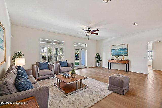 8268 AUTUMNWIND Drive, Jacksonville, FL 32218