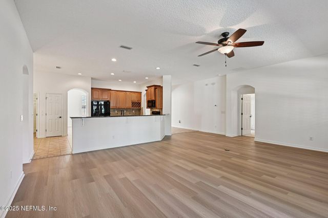 8268 AUTUMNWIND Drive, Jacksonville, FL 32218