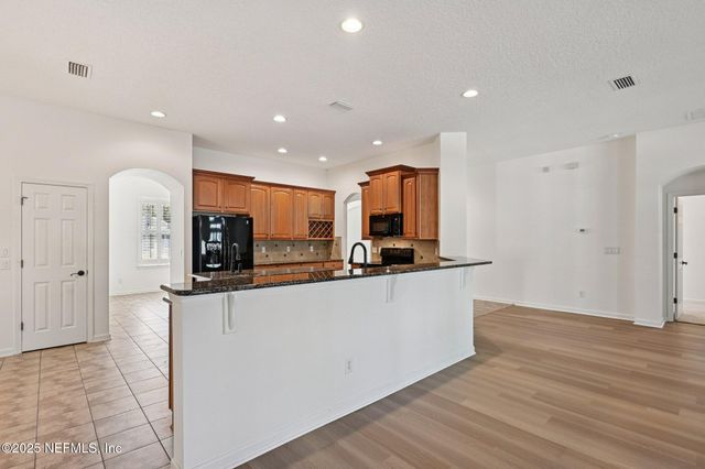 8268 AUTUMNWIND Drive, Jacksonville, FL 32218