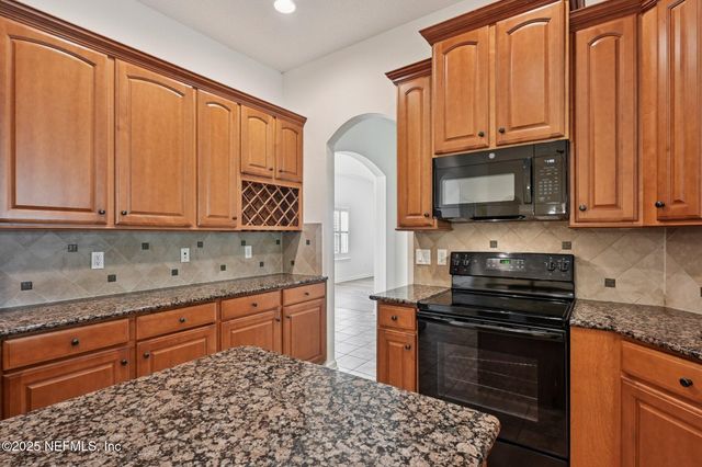 8268 AUTUMNWIND Drive, Jacksonville, FL 32218