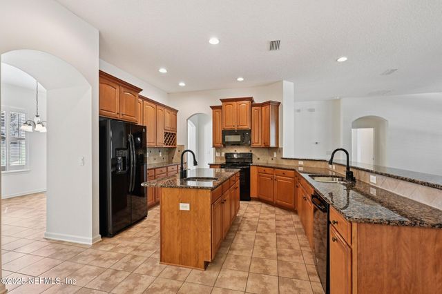 8268 AUTUMNWIND Drive, Jacksonville, FL 32218