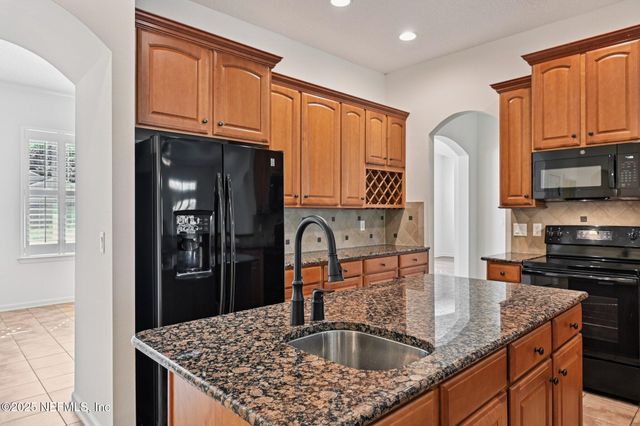 8268 AUTUMNWIND Drive, Jacksonville, FL 32218